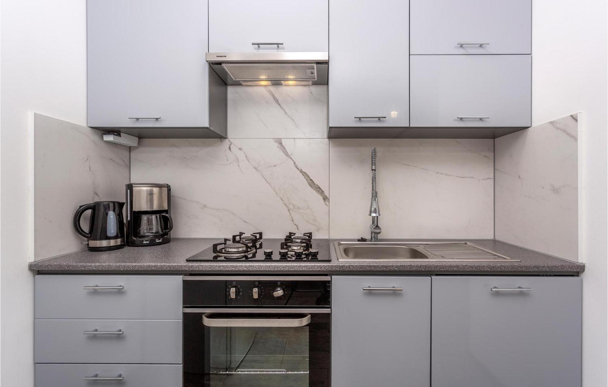 Stunning Apartment In Malinska With Kitchen Eksteriør billede